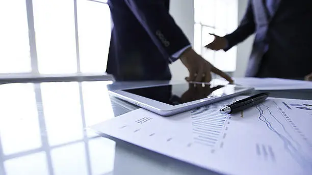 News Blog Image_Financial Data Discussion_iStockphoto-511868798